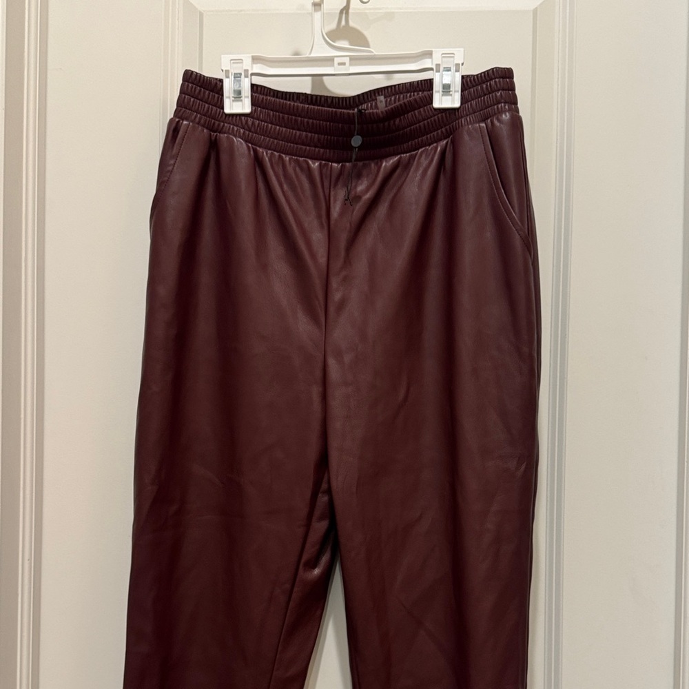 Dolce Cabo Burgandy Wine Faux Leather Jogger Pants Women’s Medium - Picture 8 of 8